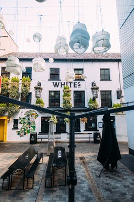 화이트 선술집 (화이츠 태번)